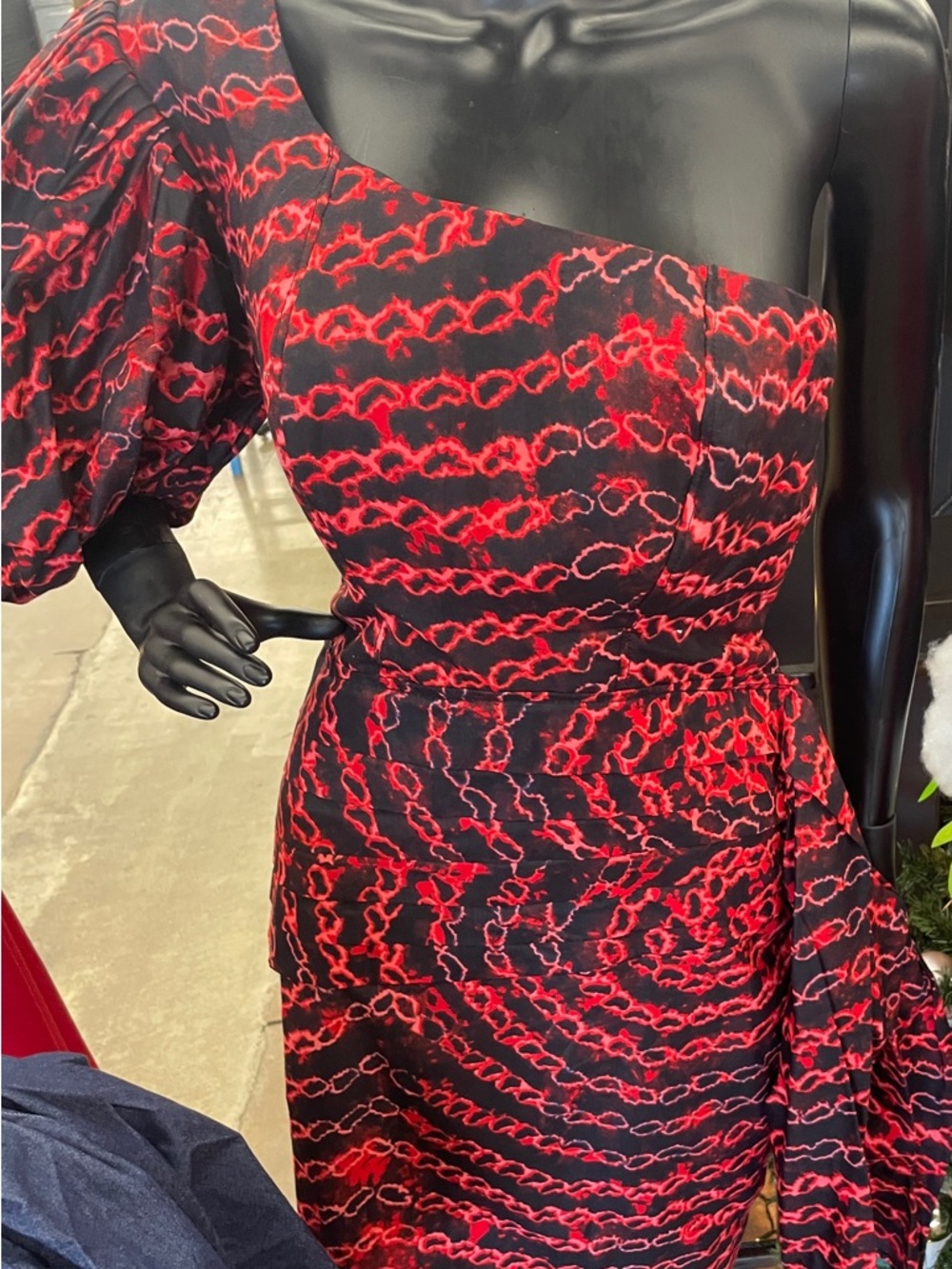 One-Shoulder Red and Black Chain-Print Dress